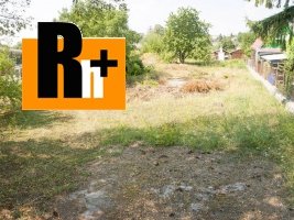 Na predaj pozemok pre bývanie Partizánske na RD, chatu, záhradku - 915m2