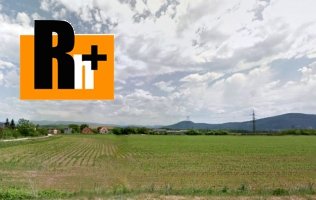 Na predaj pozemok pre bývanie Partizánske Návojovce 500 m2 a viac -